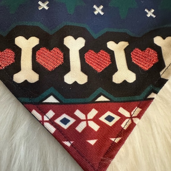 🩷5/$10 Festive Dog Bandana with Trees and Hearts - Picture 2 of 6